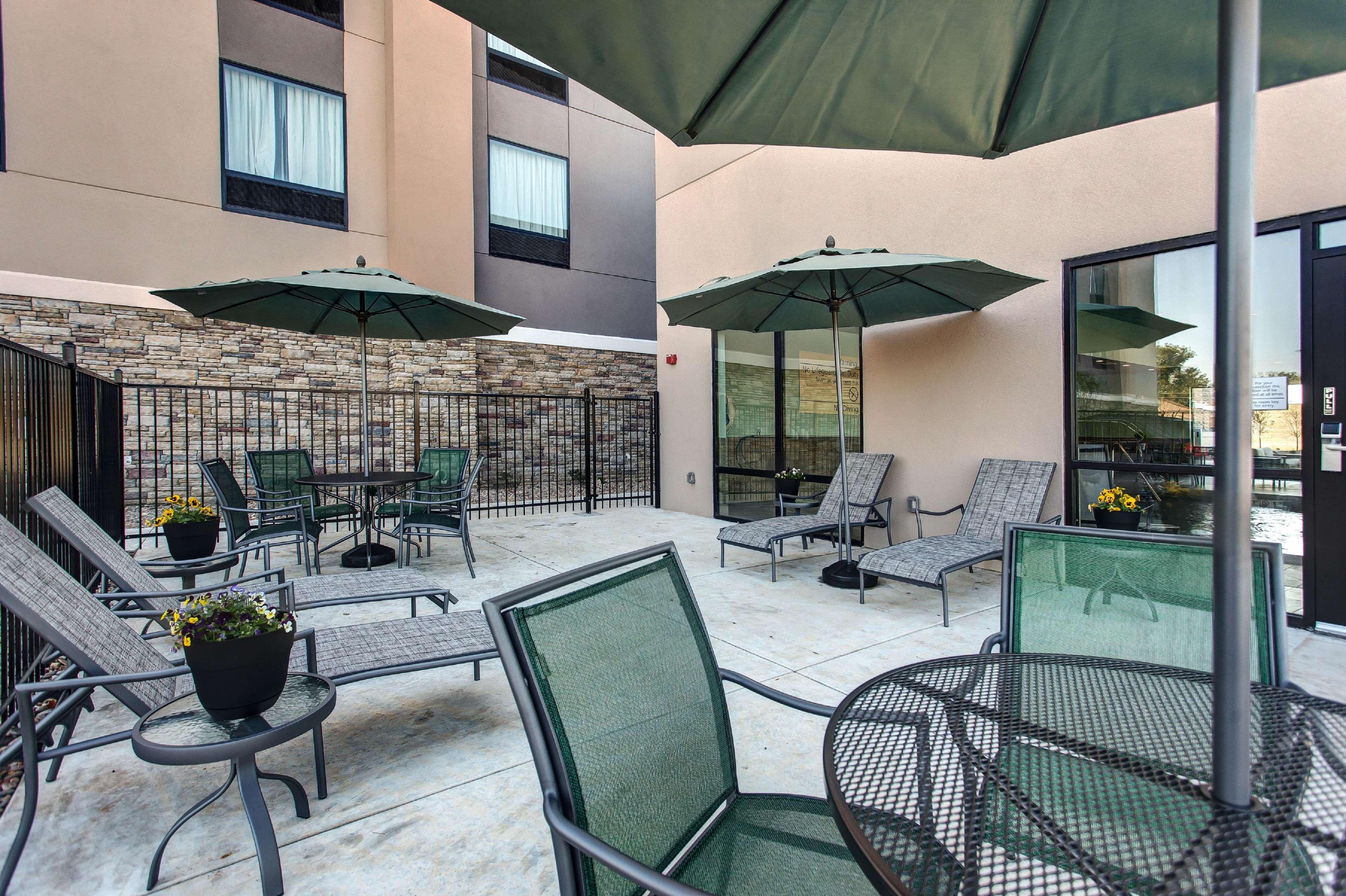 Hampton Inn & Suites-Wichita/Airport, Ks Екстер'єр фото