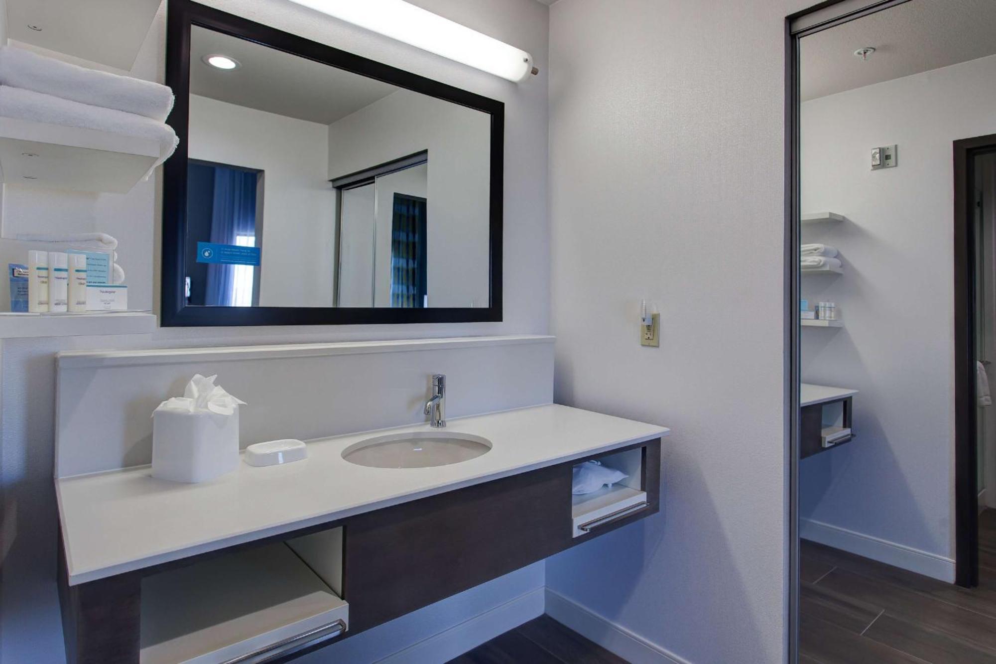 Hampton Inn & Suites-Wichita/Airport, Ks Екстер'єр фото