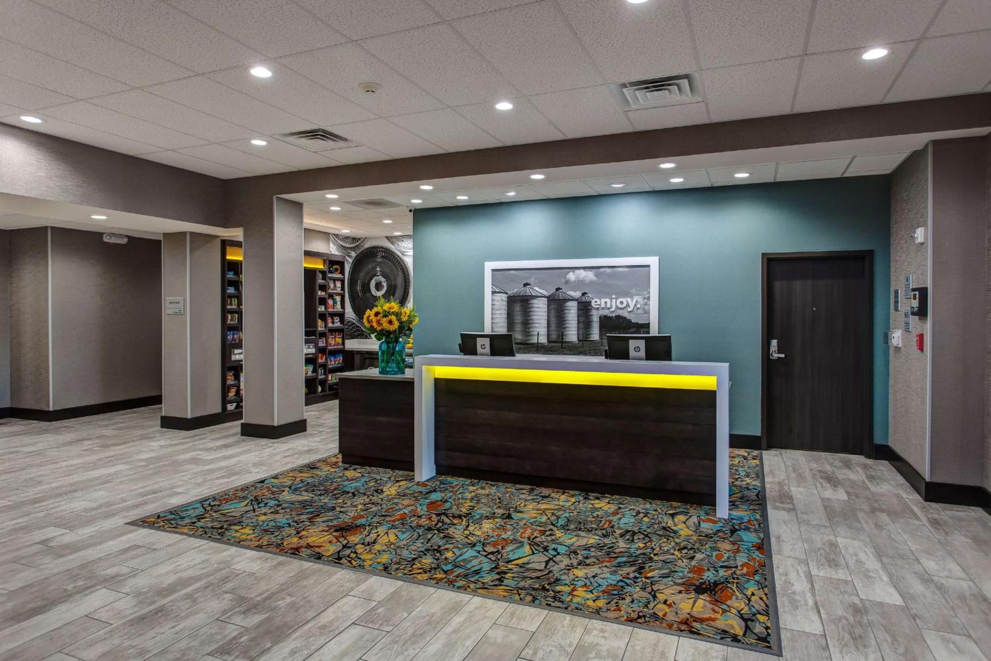 Hampton Inn & Suites-Wichita/Airport, Ks Екстер'єр фото